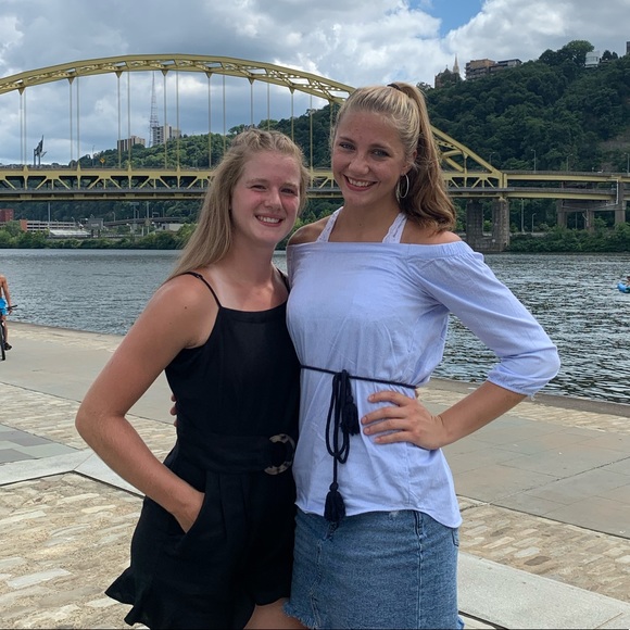 Meet your Posher, Laura - Picture 1 of 1